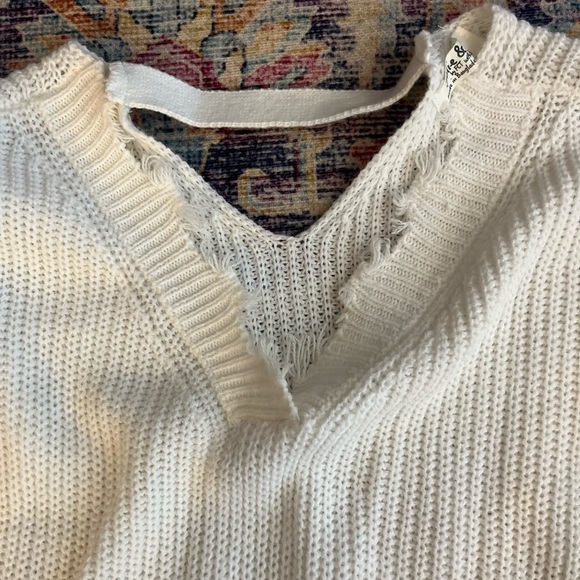 💥4/$20 BUNDLE 🆕NWOT Womens/Juniors Large White Cropped Fringe Knit Boho Sweater - Picture 4 of 5